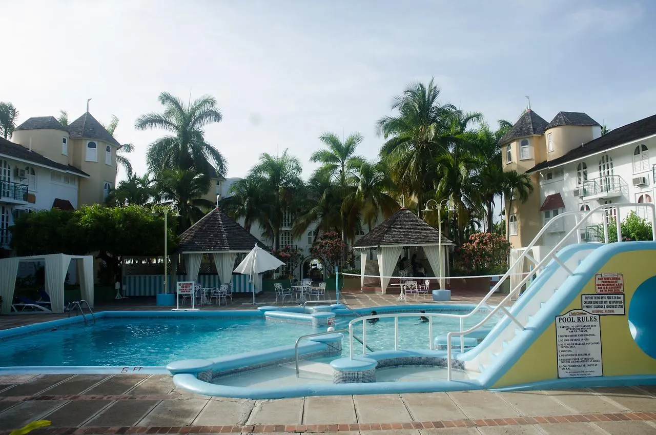 מלון אוצ'ו ריוס Sandcastles Beach Resort ג'מייקה